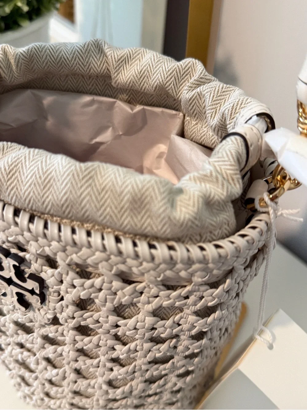 Tory Burch woven bucket bag, honeycomb “new ivory” leather shoulder strap NWT